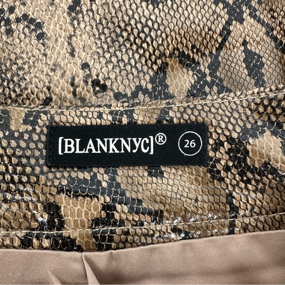 Blank NYC Women’s Size 26 Faux Snake Leather Lined Miniskirt - Picture 8 of 10